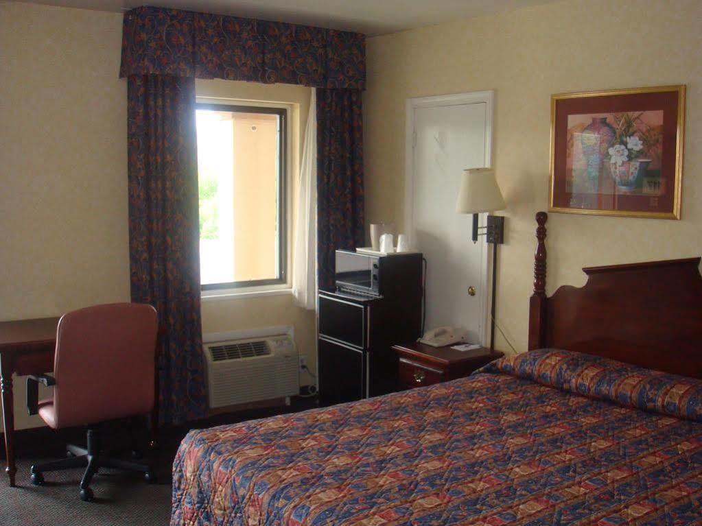 Budget Inn Falls Church Exterior foto